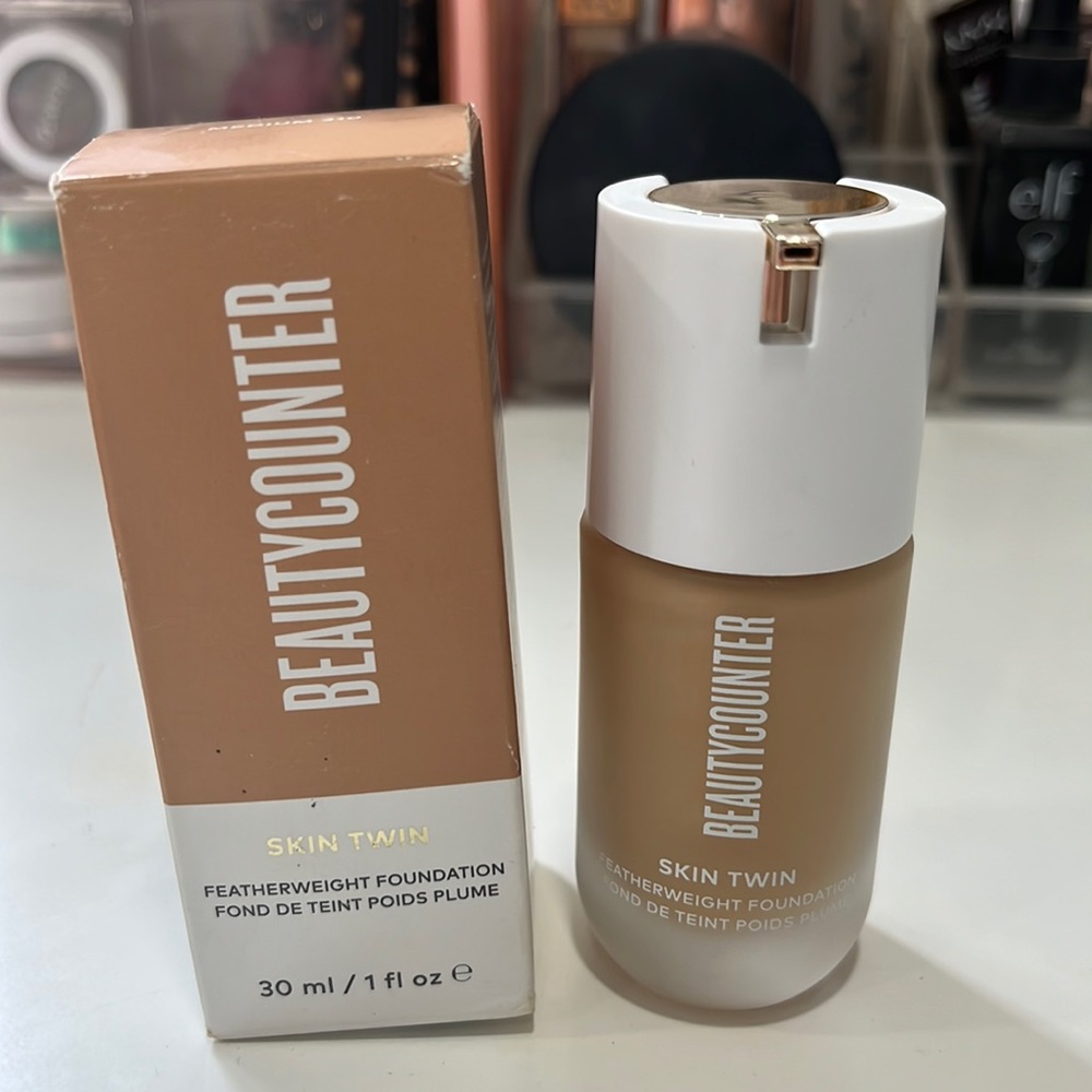 EUC Beauty Counter Skin Twin featherweight foundation Mediums 310